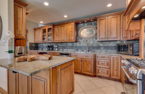Tahoe Vista House | Lakefront | Hot Tub | Buoy | Game Room | Walk to the Beach (Steeple)