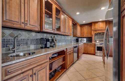 Tahoe Vista House | Lakefront | Hot Tub | Buoy | Game Room | Walk to the Beach (Steeple)