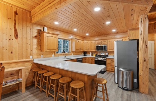 Island Park Cabin | Lakefront Hot Tub Game Room Yellowstone