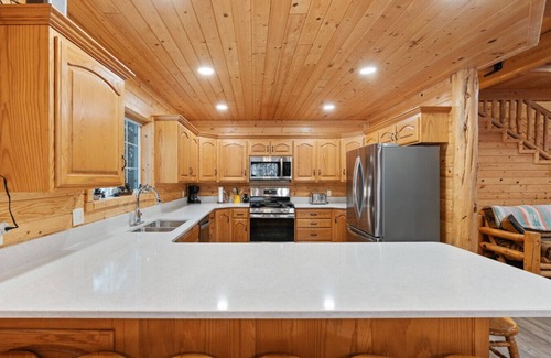 Island Park Cabin | Lakefront Hot Tub Game Room Yellowstone