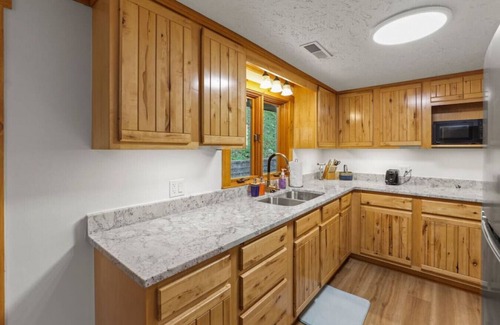 Logan Cabin | Lakefront in Logan (In the heart of Hocking Hills)
