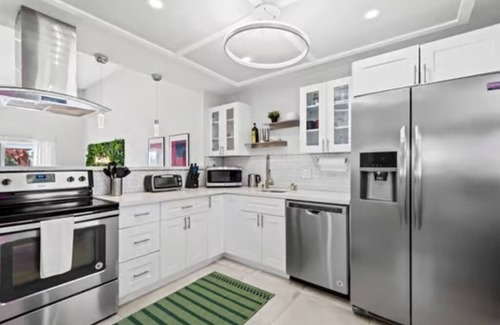 Fort Lauderdale House | Lakefront - Kayaks - Minimalist Interior