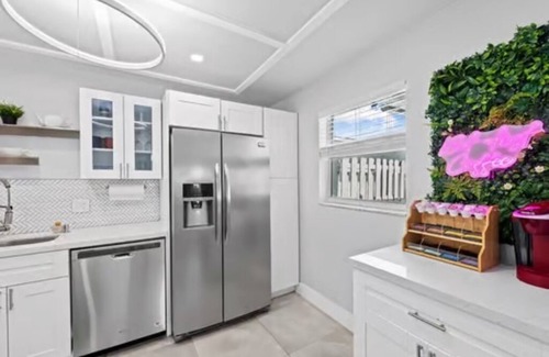 Fort Lauderdale House | Lakefront - Kayaks - Minimalist Interior
