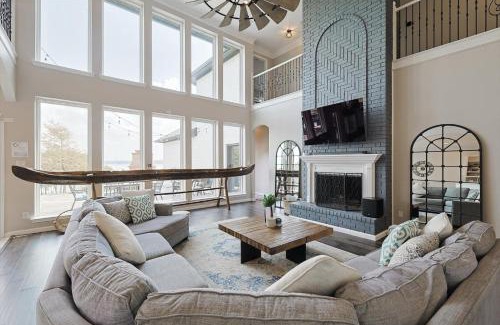 Rowlett House | Lakefront Living, Elegant 5BD Home on Lake Ray Hubbard