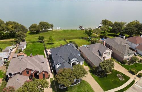 Rowlett House | Lakefront Living, Elegant 5BD Home on Lake Ray Hubbard