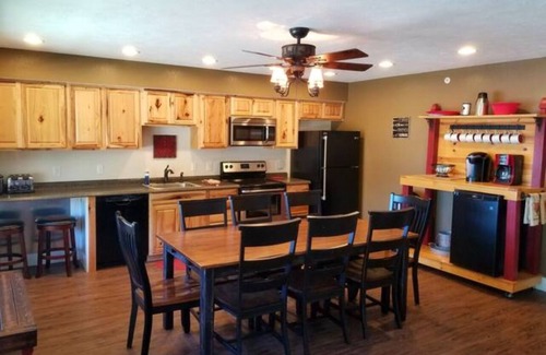 Branson West Cabin | Lakefront Lodge on Table Rock Short Commute to Branson & Shows 6bedrooms/4+baths
