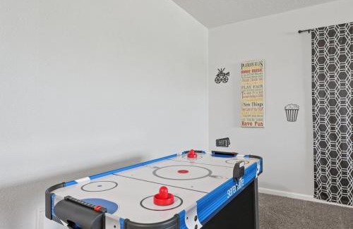 Northside House | Lakefront Luxury Retreat 5BR