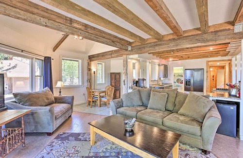 Suttons Bay Cottage | Lakefront 'Manitou Cottage' < 1 Mi to Downtown!