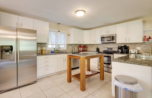 North Newport News House | Lakefront Newport News Home, 6 Mi to City Center!