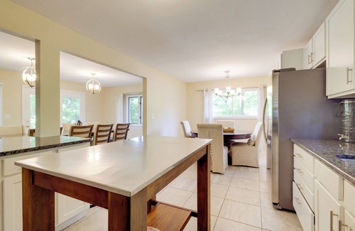 North Newport News House | Lakefront Newport News Home, 6 Mi to City Center!