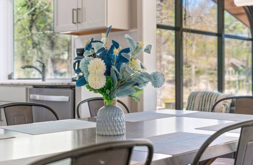 Hot Springs Village Apartment | Lakefront Paradise w/Hot Tub, Decked Out on Desoto