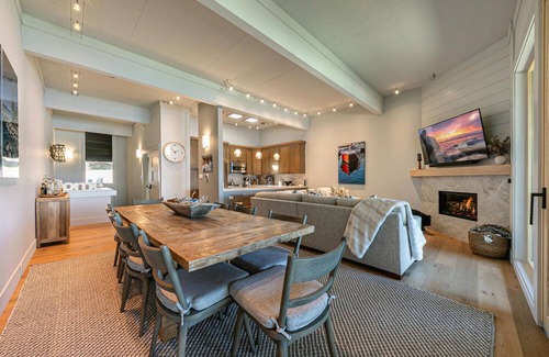 Tahoe Tavern House | Lakefront|Pier|Bouys|Pickleball|Walk to town