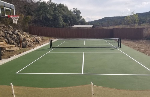 Lower Basin Lake Travis House | Lakefront/Pool & Hot Tub/NEW PICKLEBALL/Sand Volley Ball/4 acres/Sleeps 28