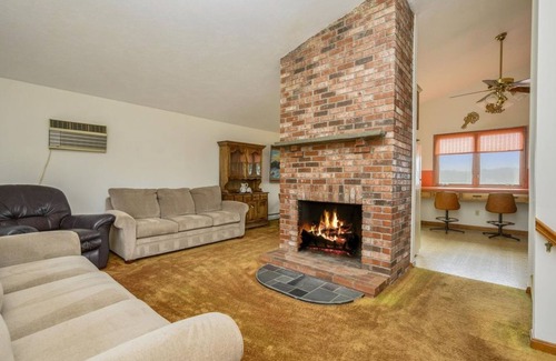 Mashpee House | Lakefront property on John’s Pond. Dock, Bring your boat! Close to Sea to shining Sea bike Path, Close to Mashpee town Beach, Close to great shopping in Mashpee Commons