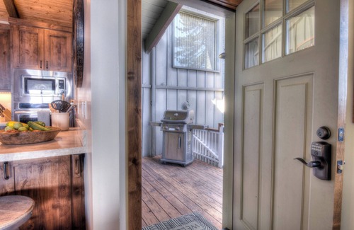 Tahoma House | Lakefront Property Only Steps to Beach | Panoramic Views | HOA Access