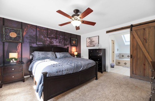 Troutman Resort | Lakefront Resort/Pool/Epic Gameroom/EVCharger/Pickleball Court/Hot Tub