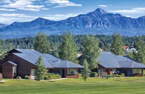 Pagosa Springs Condo | Lakefront resort offering 2 bedroom condos with kitchens.