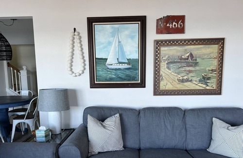 Lindstrom Cottage | Lakefront Retreat 40 minutes from the Cities!