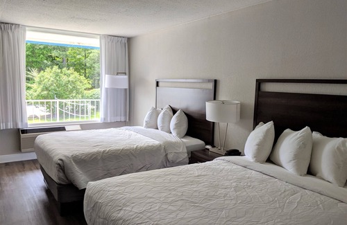Lake George Hotel | Lakefront Terrace Resort