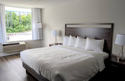 Lake George Hotel | Lakefront Terrace Resort