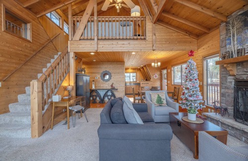 Wright City Ski Chalet | Lakefront Timberline Chalet by Innsbrook Vacations!