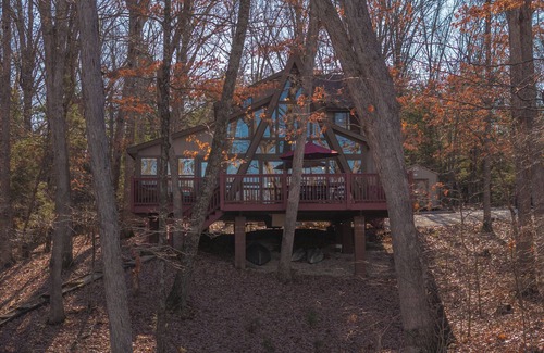Wright City Ski Chalet | Lakefront Timberline Chalet by Innsbrook Vacations!