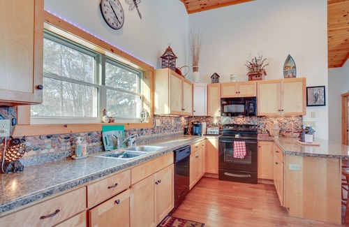 Tomahawk House | Lakefront Tomahawk Getaway w/Deck & 2 Fireplaces!