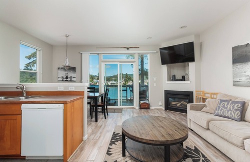 Otis House | Lakefront Townhome with Dock on Devils Lake