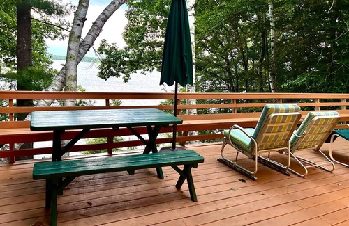 Standish Cottage | Lakefront Traditional 4-bedroom cottage in Frye Island