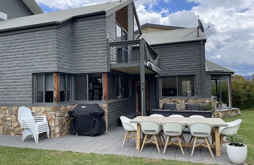 East Jindabyne House | Lakefront@Tyrolean House Waterfront EAST JINDABYNE