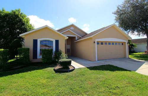 Crescent Lakes House | Lakefront Villa with private heated pool