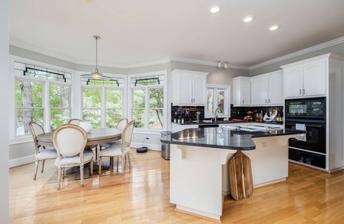Steele Creek House | Lakefront villa with pool