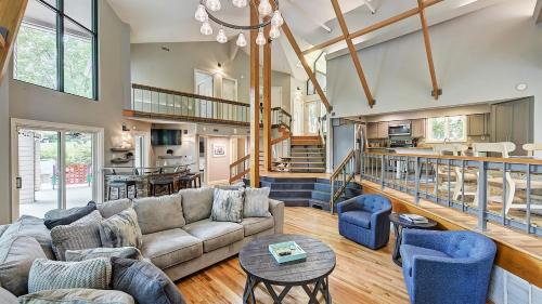 Sherrills Ford House | Lakefront w Private Dock Hot Tub Pontoon Rental Butler Bliss by AvantStay
