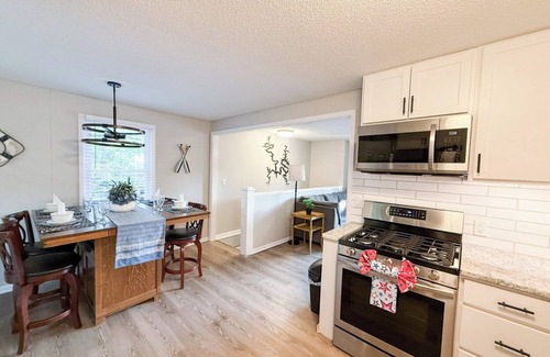 Camdenton House | Lakeftont 4BD/2BA/Private Dock/Grill/Decks/Firepit/Quiet Cove-12PP