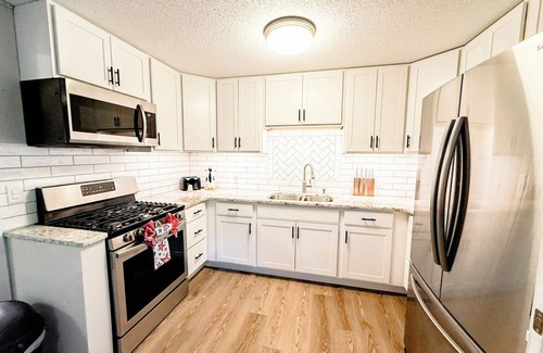 Camdenton House | Lakeftont 4BD/2BA/Private Dock/Grill/Decks/Firepit/Quiet Cove-12PP