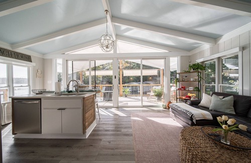 Columbus Cottage | Lakehouse, cozy, beautiful view of Lake Oliver, quiet and peaceful.