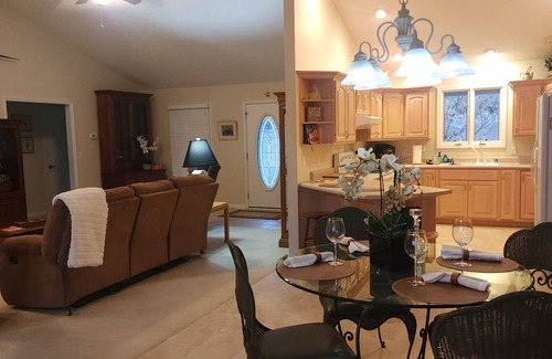 Benton House | Lakehouse on Kentucky Lake-Waterfront/Private dock/Firepit/Gentle slope/firewood