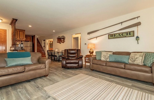 Ashtabula House | Lakehurst Bungalow – Stunning Lake Erie Views & Relaxation Await