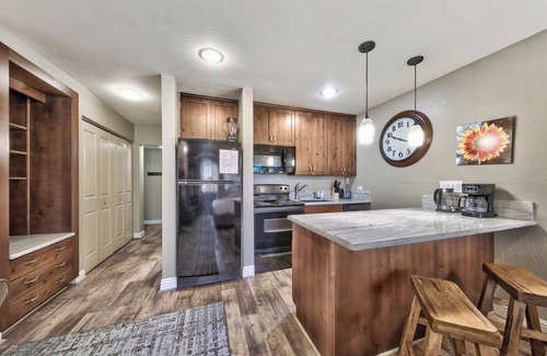South Lake Tahoe Condo | Lakeland Village #221 - Summit Studio, Pools, Sauna