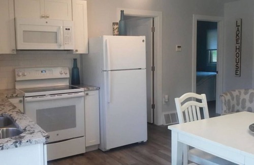Ludington Cottage | Lakelure Cottages - Bluegill