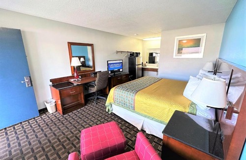 Warsaw Hotel | Lakes Inn
