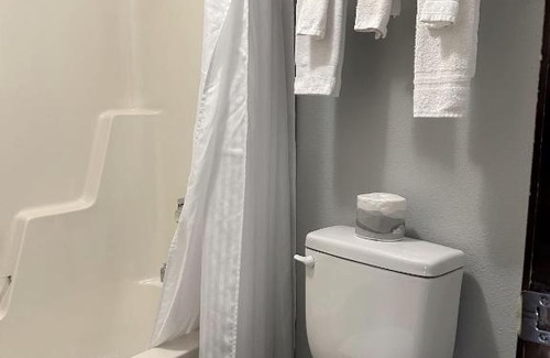 Warsaw Hotel | Lakes Inn