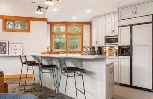 Saugatuck House | Lakescape | 4 BR | Heated Pool | Rec Space