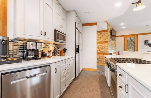 Saugatuck House | Lakescape | 4 BR | Heated Pool | Rec Space