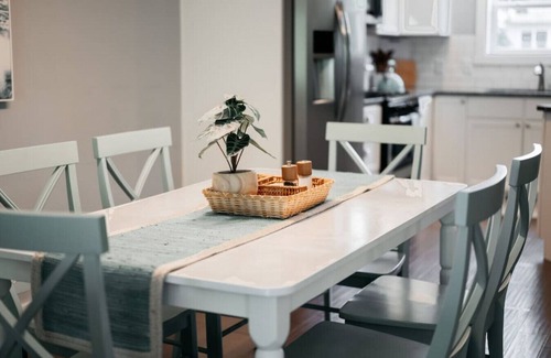 Traverse City House | Lakescape Modern 3BD Townhome Downtown Wineries