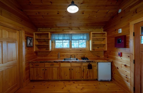 Greenville House | Lakeshore Comfort, Kitchenette, Boats Included, Shared Bathroom and Sauna