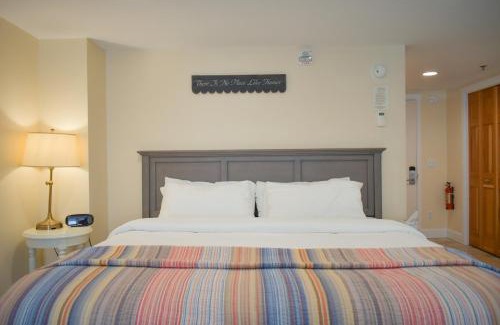 Homer House | Lakeshore Lodging Lodge 611