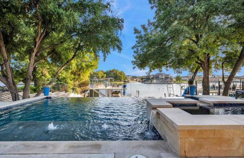 Kingsland House | Lakeshore Retreat with Concierge Services