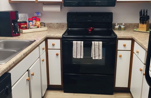Lake Havasu City Condo | Lakeshore Village “Classic Condo” 2 patios Prime Location