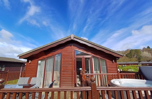 Troutbeck Bridge Cabin | Lakeside 1 Lodge - a holiday lodge that sleeps 4 guests in 2 bedrooms